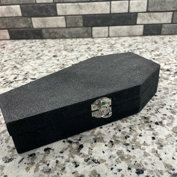 Halloween decoration, coffin with skeleton - Picture 5 of 5